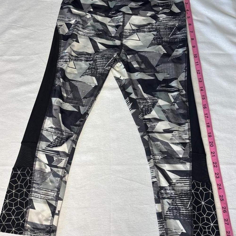 RBK black/white geometric pattern leggings with hexagonal design